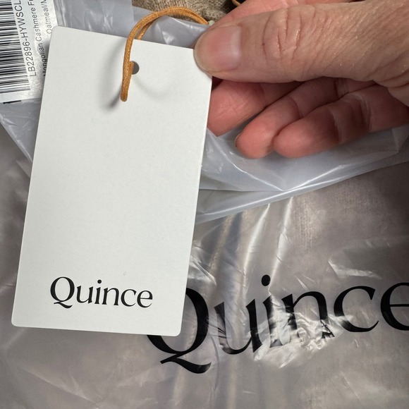 NWT Quince Womens Mongolian Cashmere Full Zip Hoodie M Oatmeal Sweater - Picture 6 of 9